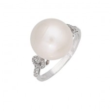 Ring with pearl- 14 carats white gold